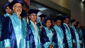 Hukuk Fakültesindeki Sınıf Arkadaşlarının Dedesi Yaşında İzmir’de yaşayan emekli kimya