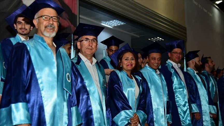 Hukuk Fakültesindeki Sınıf Arkadaşlarının Dedesi Yaşında İzmir’de yaşayan emekli kimya