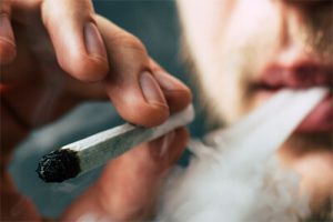 Uyuşturucu madde, beden ve ruh hareketsizliğine neden olan sinir merkezlerinde