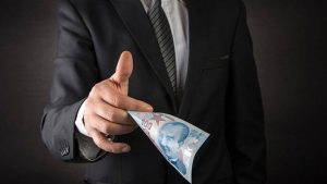 Edirne’nin Enez ilçesinde görevli bir zabıt katibine, adli emanete kaydedilmesi için kendisine