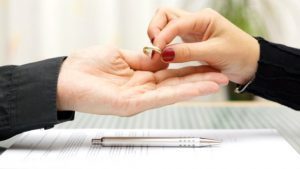 Boşanma, evliliğin yasal olarak sona erdirilmesidir. Evlilik birliği, ortak hayatı