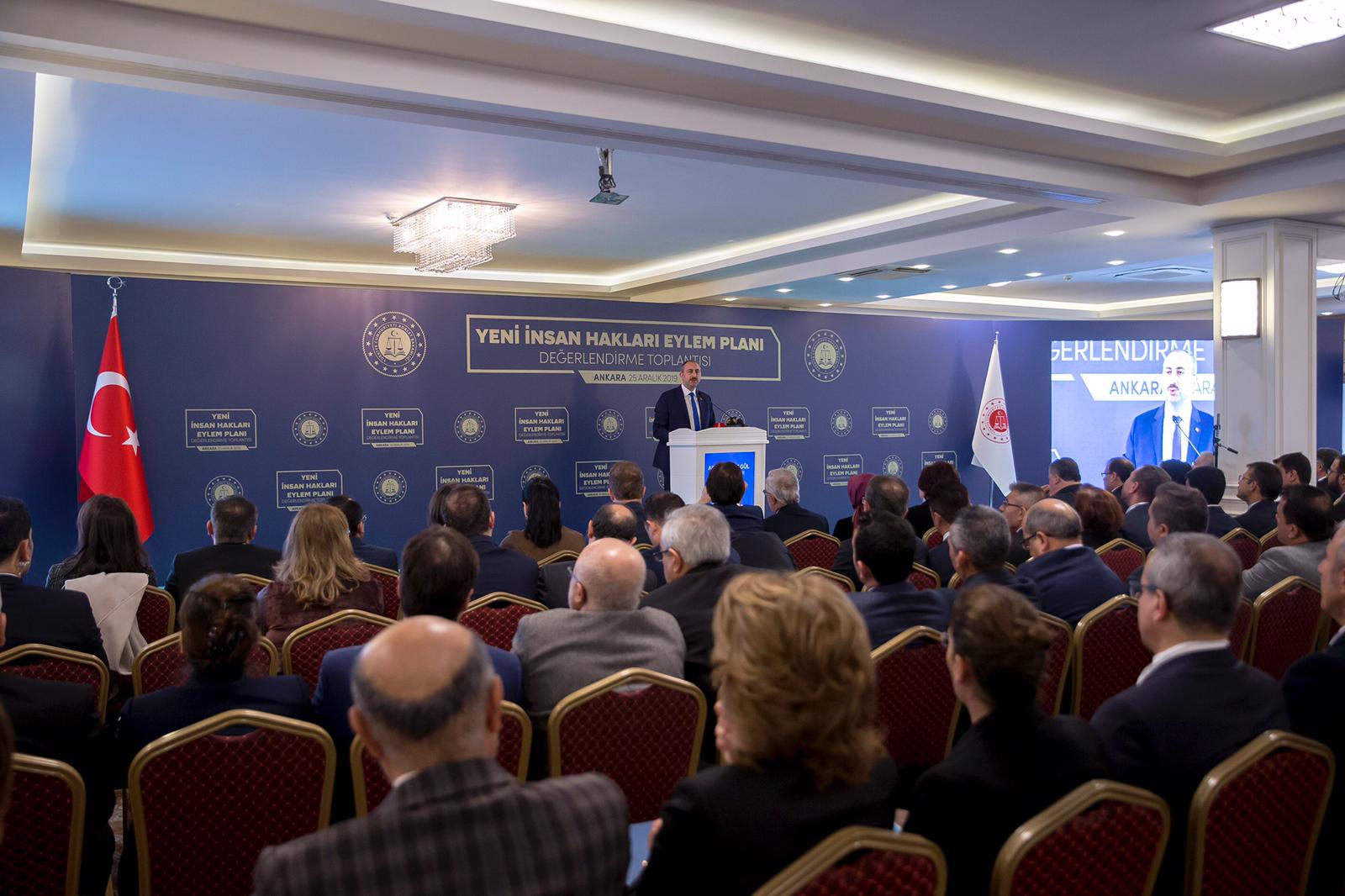 Adalet Bakanı Abdulhamit Gül, Ankara Hakimevi’nde düzenlenen Yeni İnsan Hakları