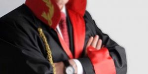 Hukuk; adalete yönelmiş toplumsal yaşam düzenidir. Hukukun amacı, toplumsal yaşamda