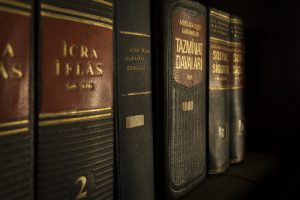 Ticareti terk suçu, İcra İflas Kanunu 44. Maddesinde düzenlendiği üzere;