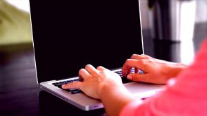 Resmi Gazete'de yayınlanan karara göre, bir şirkette çalışan avukat, kurumsal