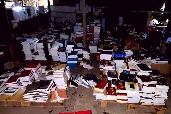 İstanbul’da Korsan Operasyonu: Binlerce Korsan Kitap Ele Geçirildi