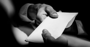 Eşi uluslararası bir çete soruşturmasında tutuklu bulunan Çinli kadın, kendisine