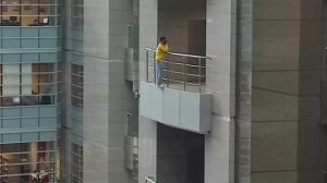 Çağlayan’daki İstanbul Adalet Sarayı’nda intihar girişimi yaşandı. Eşiyle sorunları olduğunu