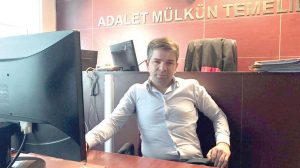 Kayseri’de mahkeme kararını almak için geldiği Kayseri Adliyesi’nde, katip Şener