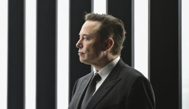 Elon Musk, 56 Milyar Dolarlık Kazanç Sebebiyle Açılan Davada İlk Duruşmasına Çıktı