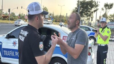 Bolu’da bayram tatilinin dönüş yolculuğunda trafikte araçları sıkıştıran hem alkollü