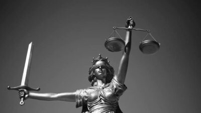 Yeni Zelanda'da yüzlerce avukat, emisyonları 2050 yılına kadar sıfıra indirme